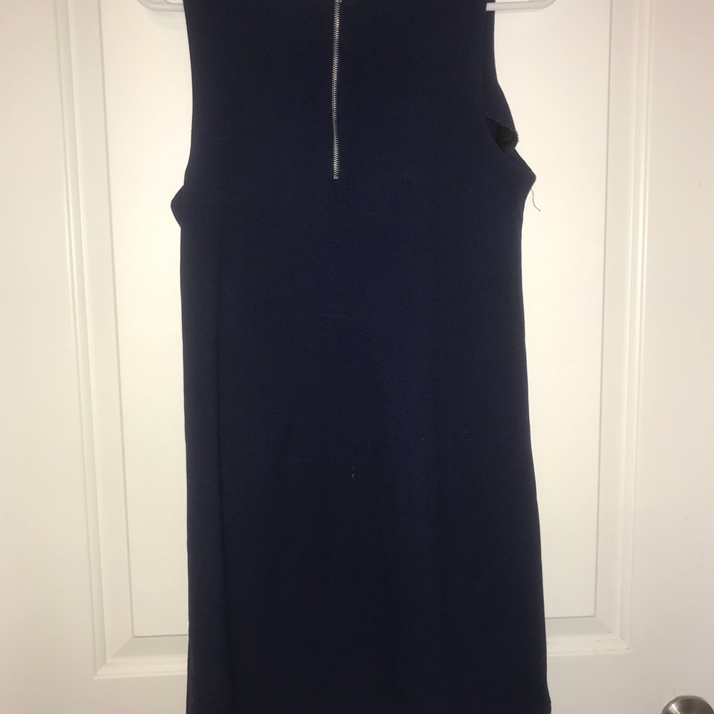 Dresses - Picture 3 of 8
